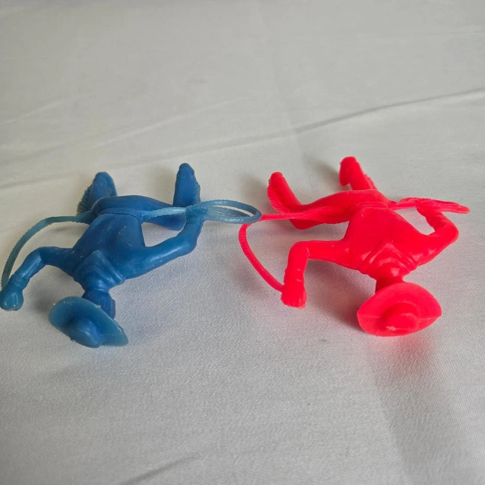Set of 2 Vintage Plastic Cowboy Toy Figures, Red/Blue, 3.5